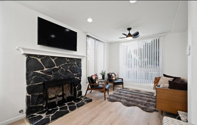 Building Photo - 1600 Crescent Heights St