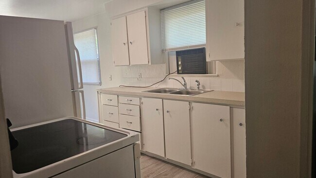 Building Photo - Jean Street 4 Plex