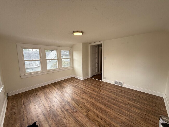 Building Photo - 1024 Livingston Ave