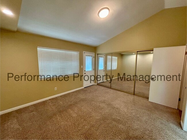 Building Photo - Spacious 4 Bed/3 Bath Home in Campus Park ...