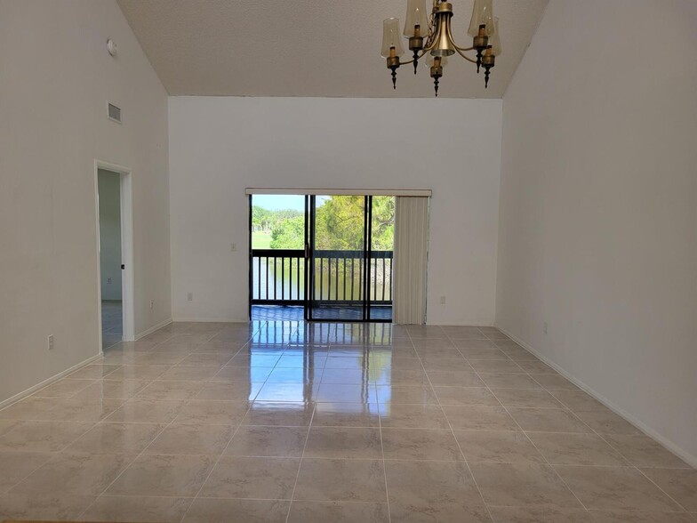 Building Photo - 502 Lakeview Dr E