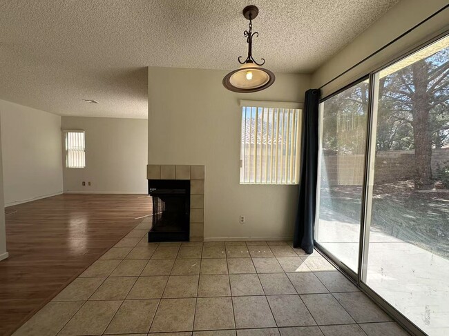 Building Photo - ozy 2-story single-family hom
