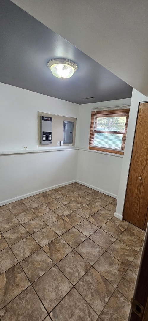 Building Photo - 1702 Knoll Ave