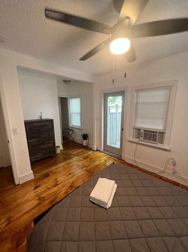 Building Photo - 24 Thurman St