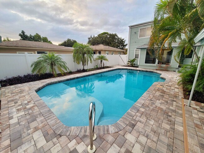 Building Photo - St. Petersburg Pool Home - 3 Bedroom 2 Bath
