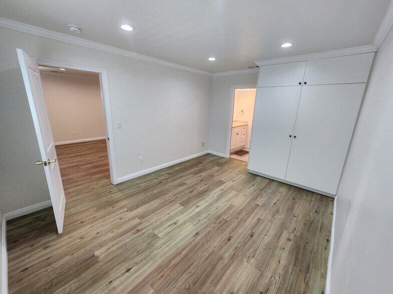 Building Photo - 5706 Willis Ave