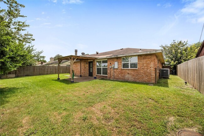 Building Photo - 1815 Millbury Dr