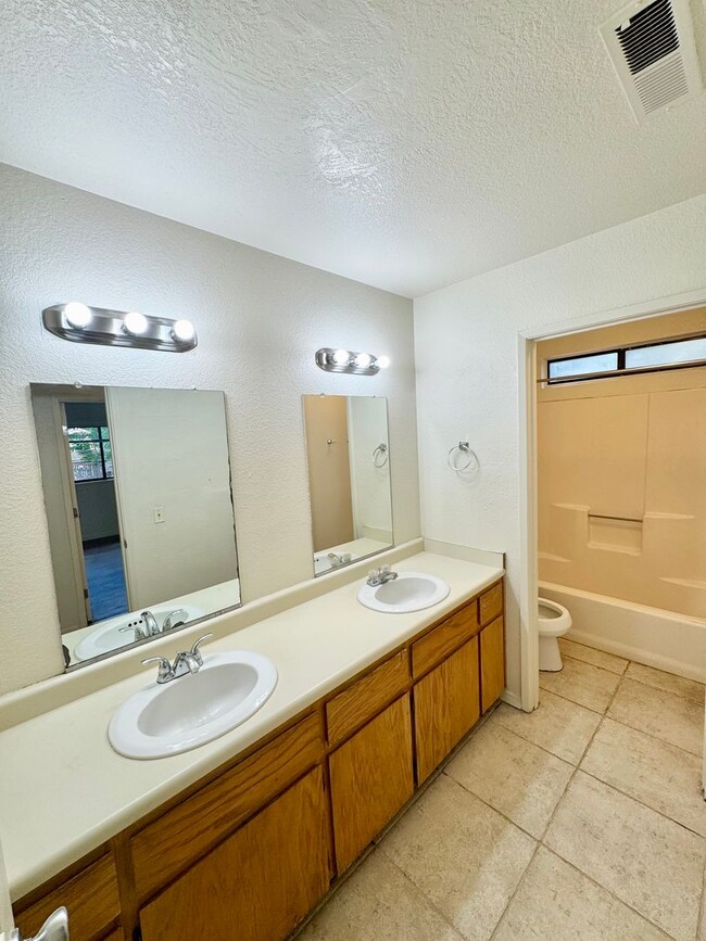 Building Photo - **Reserve for Summer 2026** Deckhouse at 6th & Ivy!