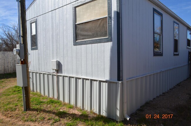 Building Photo - 805 S Weatherford St