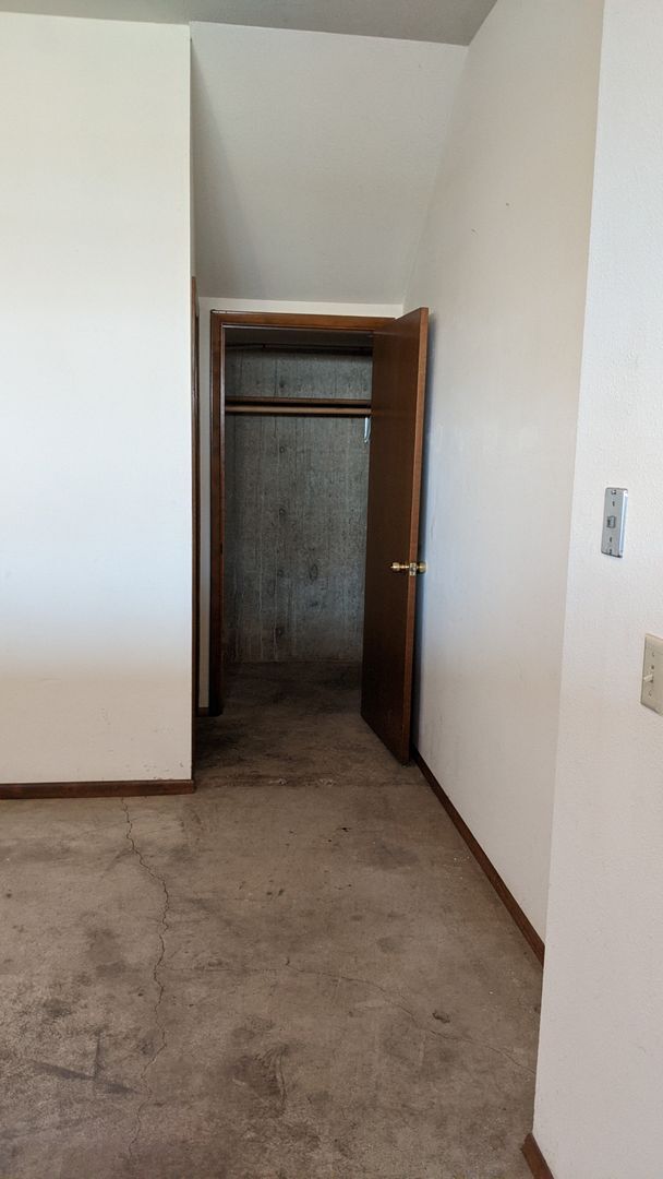 Building Photo - 180 Degree View of Bellingham Bay - Water/Sewer and Gas Included in Rent