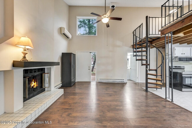 Building Photo - 300 Lake Rd