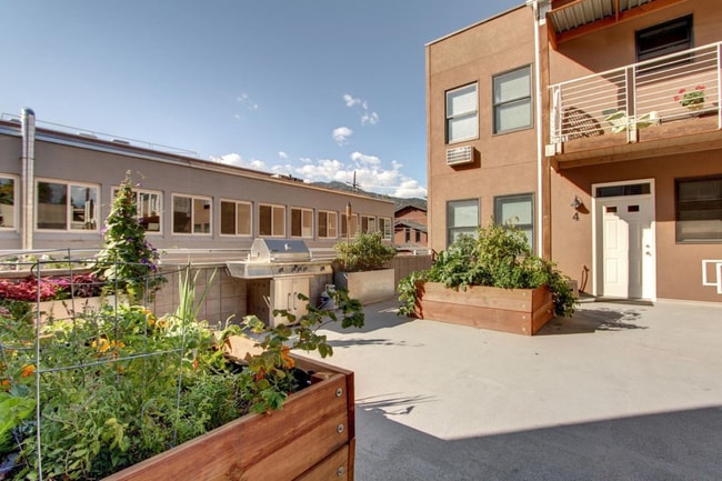 Primary Photo - 2 Bed 2 Bath Condo In the Heart of Downtown Boulder!