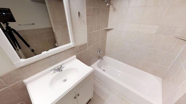 Building Photo - A PERFECT TOWNHOME IN EAGLE MOUNTAIN