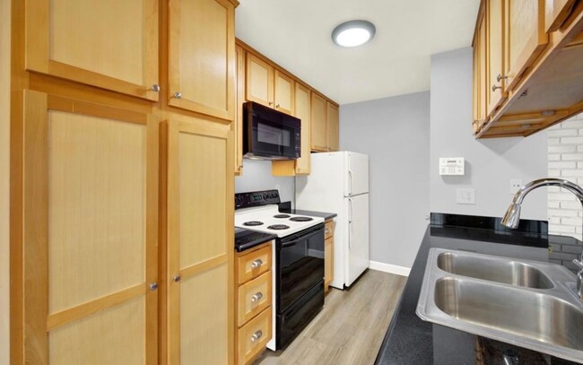 Building Photo - Nicely Updated 2 Bed 1 Bath Condo in Antio...