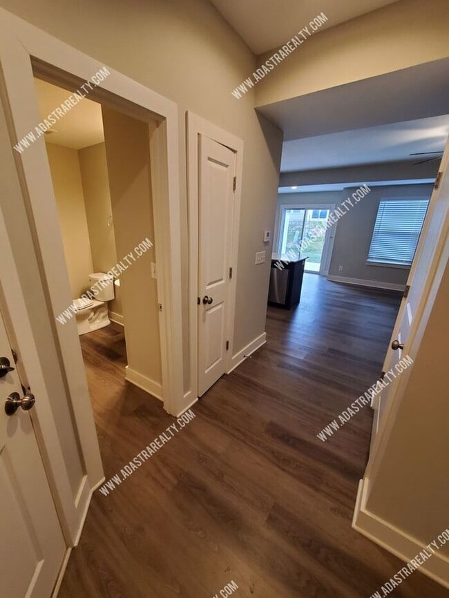 Building Photo - Gorgeous Like New-Built in 2020-Louisburg Town Home-Available NOW!!