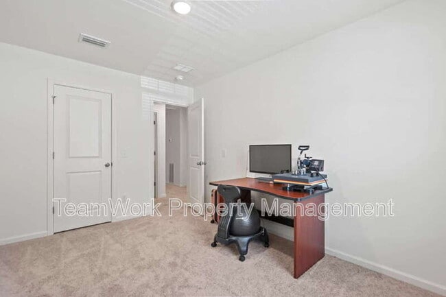 Building Photo - 1202 Scarlett Maple St