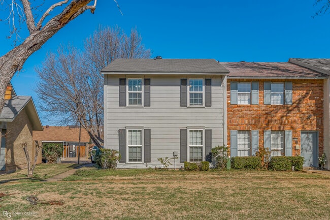 Building Photo - 10120 Carlsbad Dr