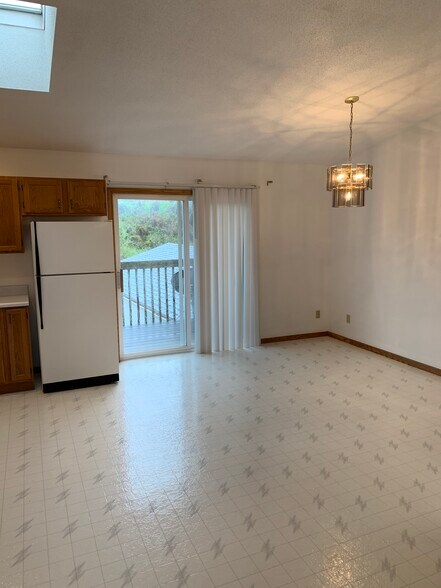 Building Photo - 2167 Sunnyslope Dr