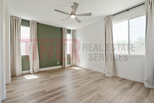 Building Photo - 2075 Larkflower Way