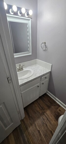 Building Photo - 13 Crescent Ln