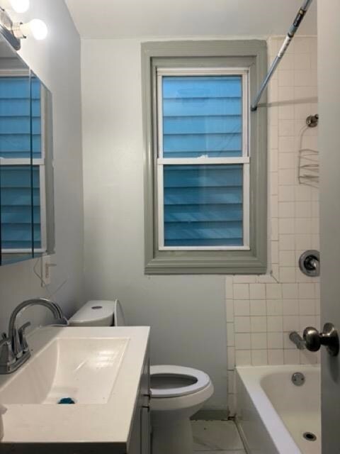 Building Photo - 98 Andrew St