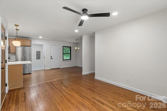 Building Photo - 2430 Dora Dr