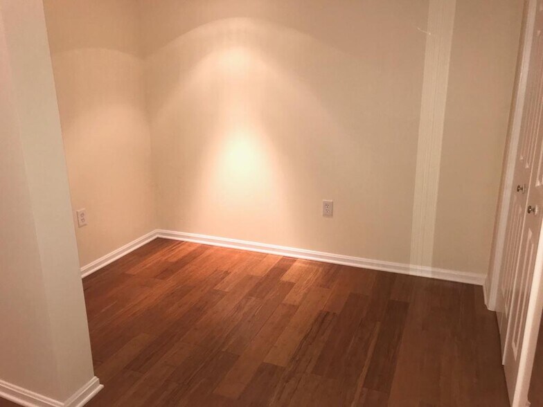 Building Photo - 1400 12th St N