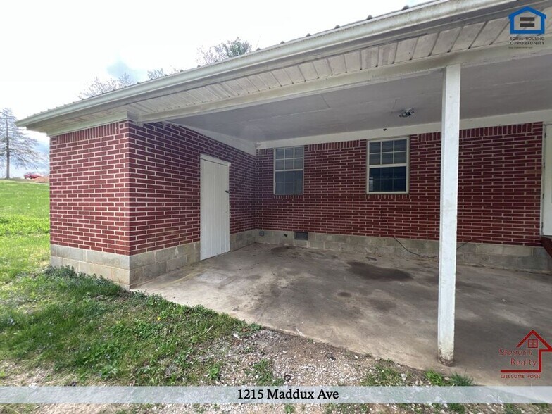 Building Photo - 1215 Maddux Ave