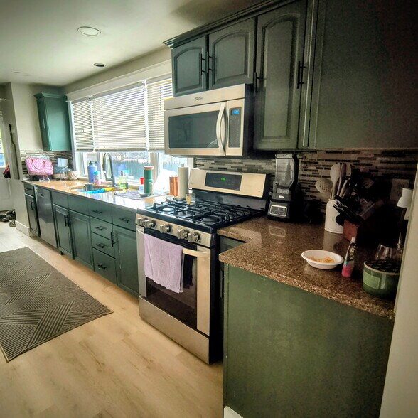 Building Photo - 441 Bartlett St