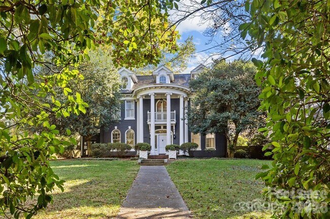 Building Photo - 609 Queens Rd