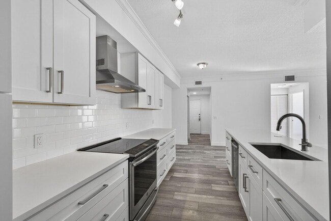 Building Photo - 5301 Myrtlewood Cir E