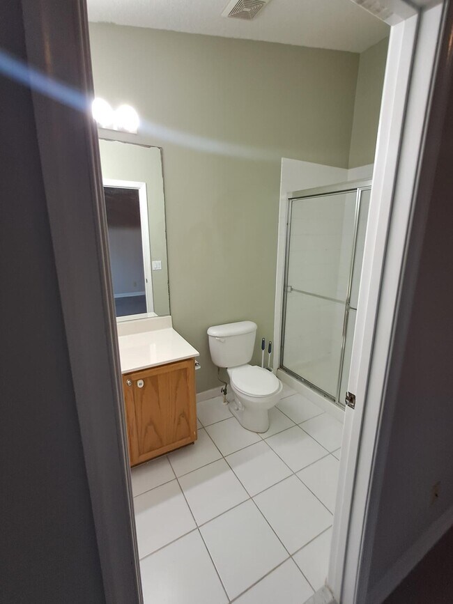 Building Photo - 9759 Lago Dr