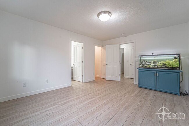 Building Photo - 10402 NE 67th Ave