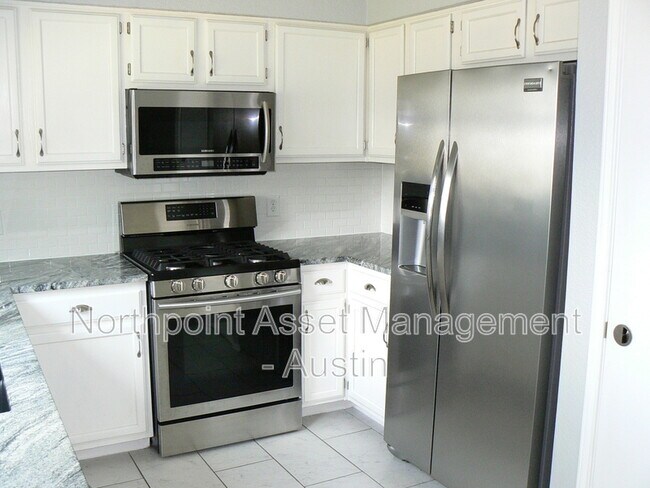 Building Photo - 1701 Yucca Ln