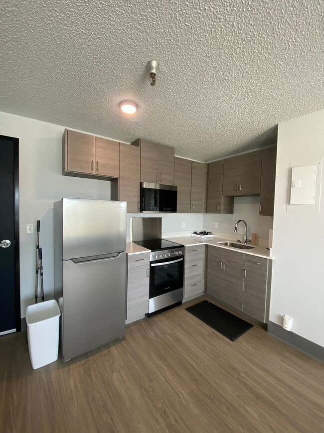 Building Photo - FURNISHED, 1 bed 1 bath in newly renovated...
