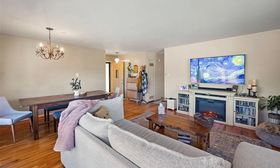 Building Photo - 1868 Northview Dr