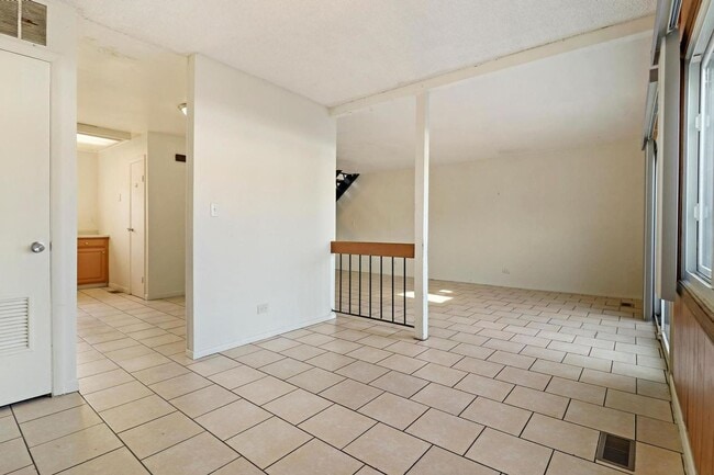 Building Photo - 5625 Ct Leona