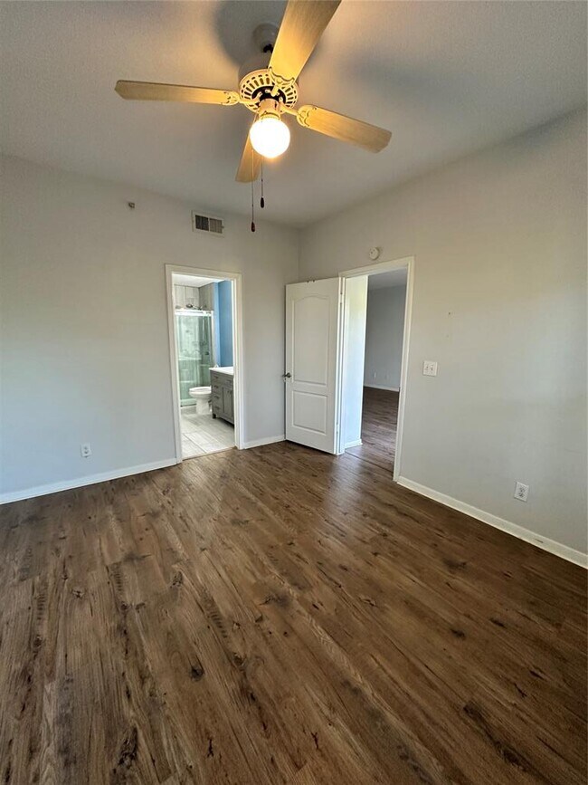 Building Photo - 6000 Shepherd Mountain Cove