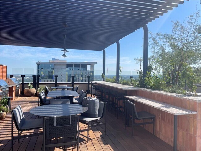 Building Photo - 84 East Ave