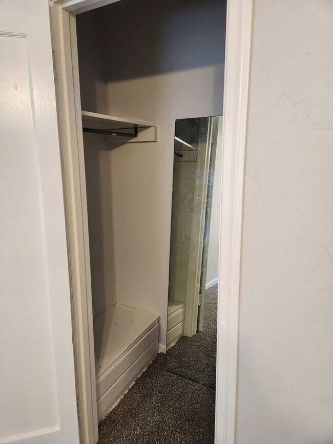 Building Photo - HUD ACCEPTED!! Adorable updated 2bedroom 1...