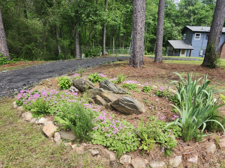 Horseshoe drive way - 60 Manors Mill Rd
