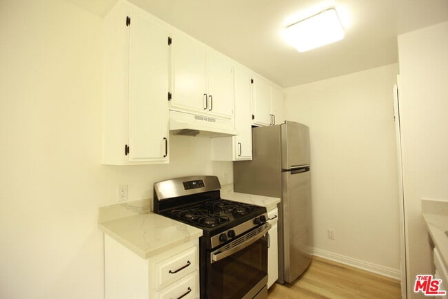 Building Photo - 833 Orange Grove Ave