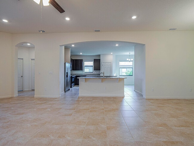 Building Photo - 5513 1st Sq