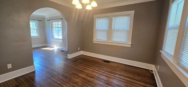 Building Photo - West End Home offering 3 Bedrooms, 1 bath!
