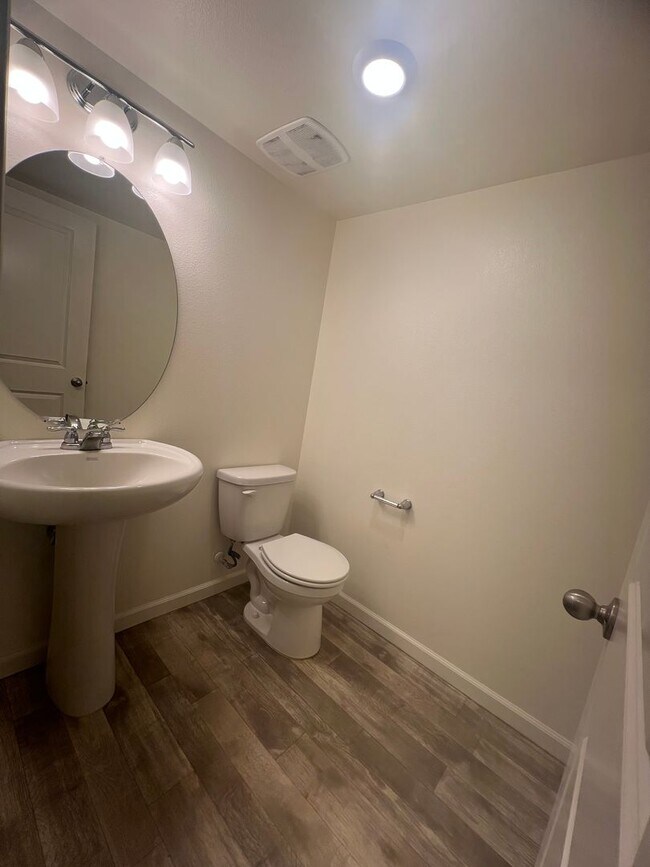 Building Photo - 5531 W Flint Way