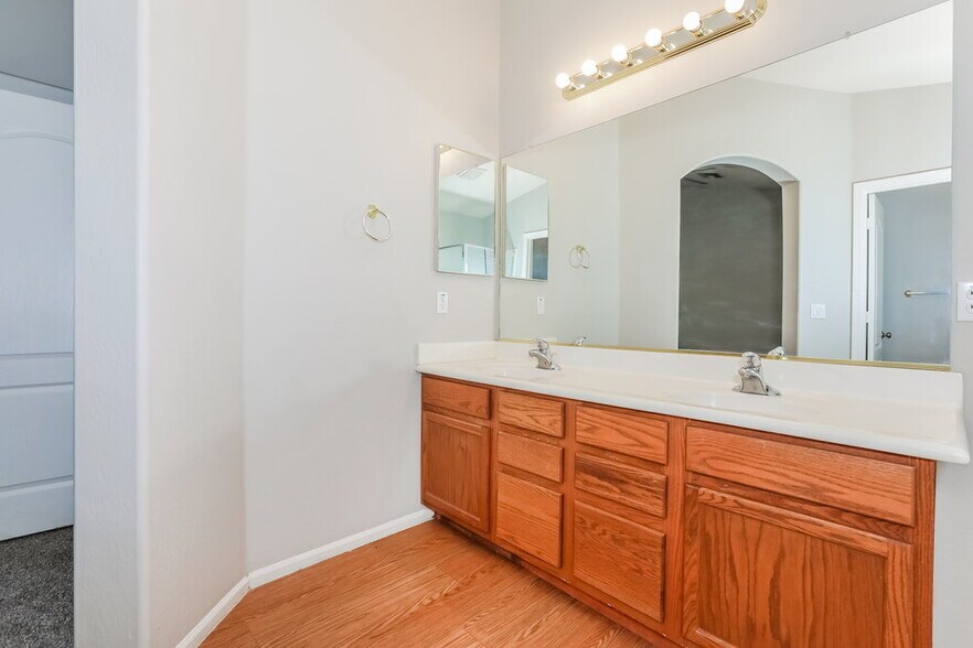 Building Photo - 38141 N Rusty Ln