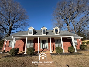 Building Photo - Newly Renovated 3BR Memphis Home with Vaulted Ceilings, Fireplace & Fenced Yard