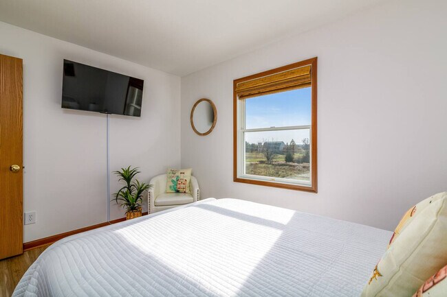 Building Photo - 10268 Cleveland Rd