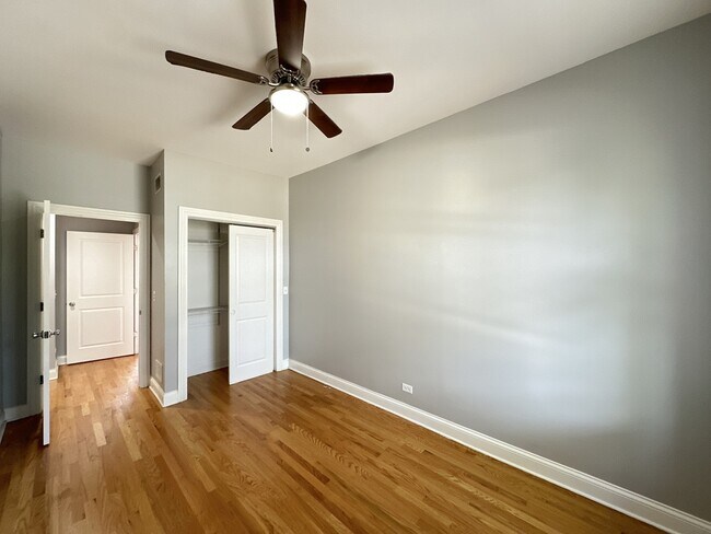 Building Photo - 4452 N Sheridan Rd