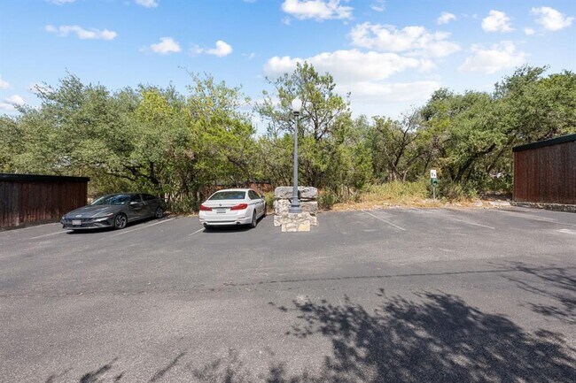 Building Photo - 4711 Spicewood Springs Rd